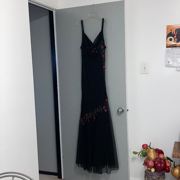 Xscape Dresses & Skirts - 20W Black gown 🌹